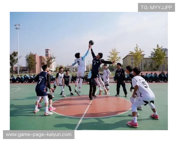 篮球少年压哨三分拯救全队,青春与梦想的碰撞 篮球少年压哨三分拯救全队,青春与梦想的碰撞