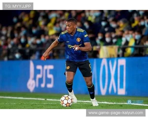 马夏尔冲顶得手引发欢呼